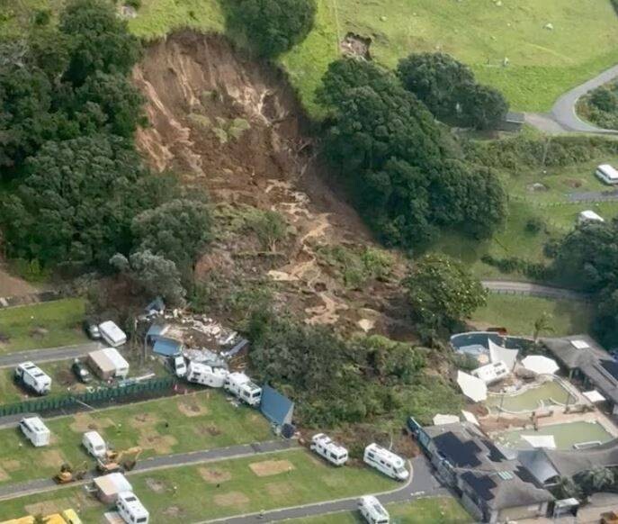 Landslide in New Zealand: Rescue teams search for missing people
