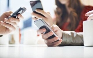 Новое исследование не находит связи между мобильными телефонами и раком мозга