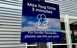 Dunedin Airport Limits Farewells to 3 Minutes