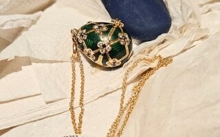 New Zealand Police Recovers Necklace from Suspect's Stomach